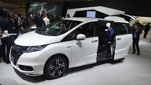 Honda Odyssey 2018 dengan Transmisi Otomatis 10 Percepatan